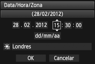 3 Acertar a Data, a Hora e o Fuso Horário Quando liga a câmara pela primeira vez ou se efectuar a reposição da data/hora, aparece o ecrã de definição Data/Hora/Zona.