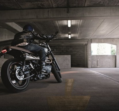 2016 STREET TRIPLE CLOTHING Our desire to get the most out of every ride applies as much to our clothing as it does to our bikes.