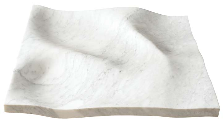 70 NEWTON REZENDE Escultura em chumbo. Assinada. 82 x 12 cm. R$ 6.000 / 9.000 71 sergio CAMARGO Escultura em mármore.