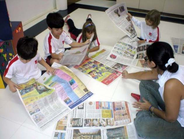 OS GÊNEROS CHEGAM À ESCOLA META Discutir as formas com que a escola tem se apropriado do estudo dos gêneros, especialmente, na educação básica em aulas de Língua Portuguesa.