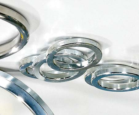 Ring Type Joints Os ring joints são anéis metálicos precisamente mecanizados que são utilizados como juntas de vedação em flanges RTJ, os quais possuem um alojamento especial para os mesmos.