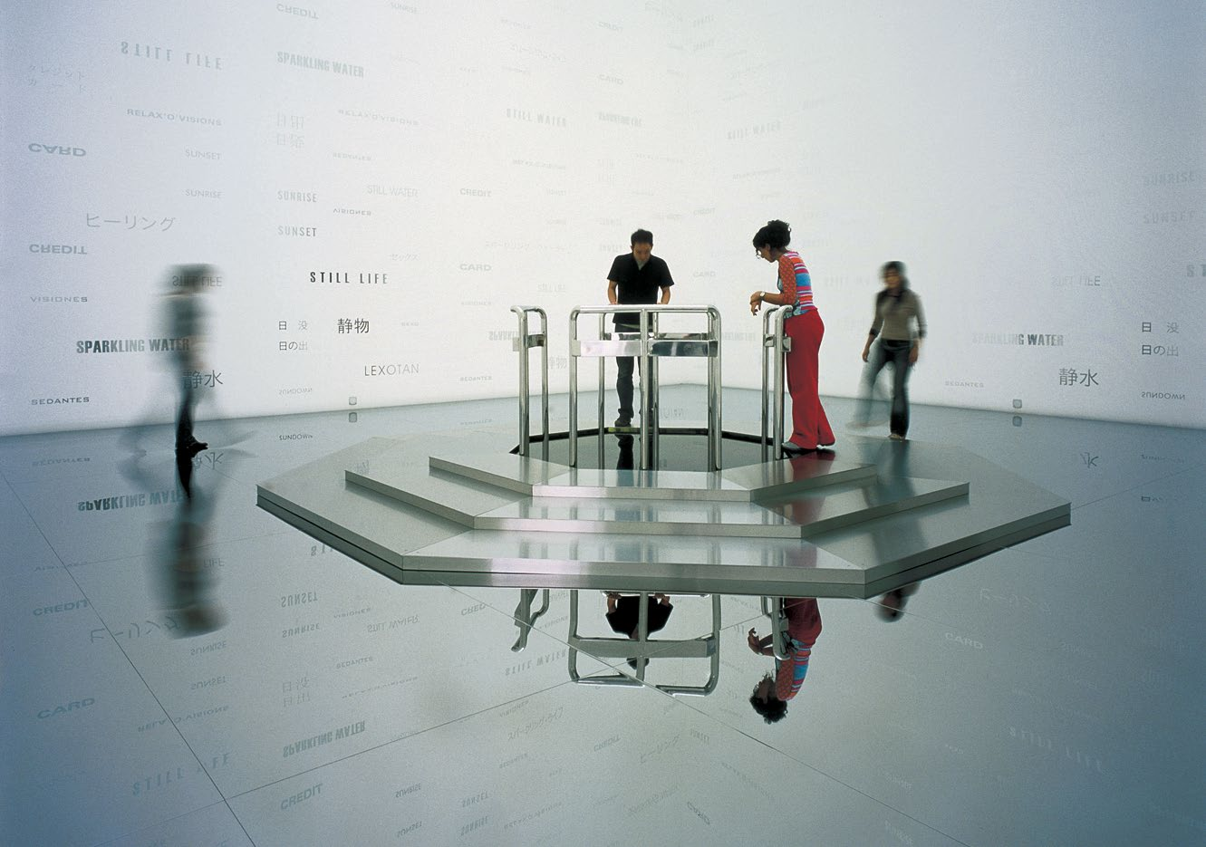 TÍTULO / TITLE ANO / YEAR DIMENSÕES / DIMENSIONS TÉCNICA / TECHNIQUE EXPOSIÇÃO / EXHIBITION Numinosum 2002 VARIÁVEIS AÇO INOX, ADESIVO, ÁGUA E AUDIO NUMINOSUM - 21 CENTURY MUSEUM OF