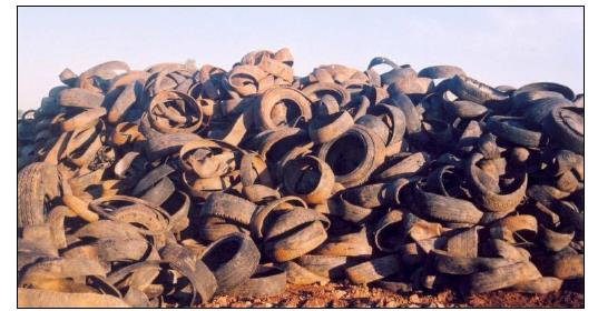 2.3.4 Reciclagem de pneus A borracha é um material não degradável. A borracha vulcanizada necessita, em estimativa, de cem mil a um milhão de anos para se degradar na natureza.