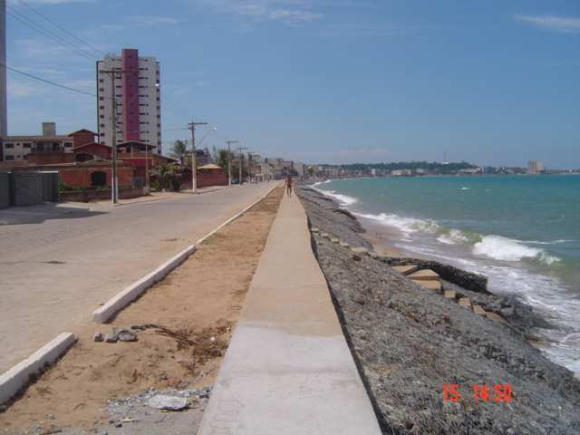 Problemas identificados que contribuem para modificação da linha de costa do ES DIRETOS: Ocupação desordenada do solo; Mau uso do ambiente de praia; Mau uso da bacia