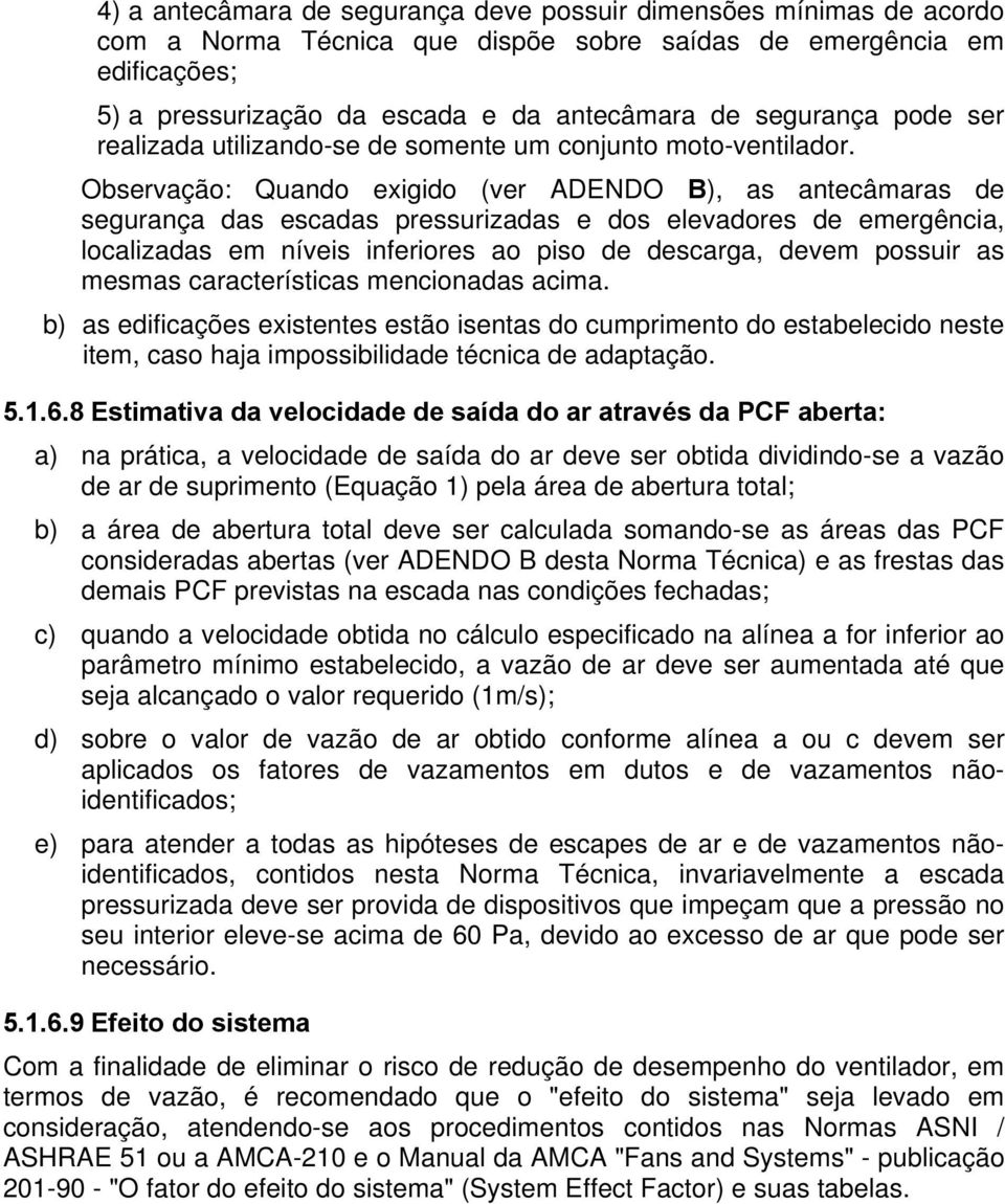 Observação: Quando exigido (ver ADENDO B), as antecâmaras de segurança das escadas pressurizadas e dos elevadores de emergência, localizadas em níveis inferiores ao piso de descarga, devem possuir as