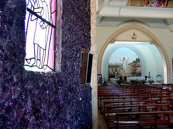 Ametista do Sul (RS) Igreja de São Gabriel - parede revestida