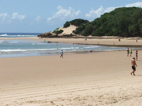 Transição do continente para o Local de acumulação de sedimentos de variados tamanho e formas; oceano - Praias