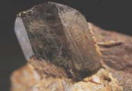 MINERAIS A história da utilização dos minerais resulta da observação dos achados arqueológicos.