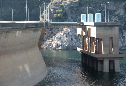 Espada M., Mendes P., Oliveira S. barragem, a central, a torre das tomadas de água e o sistema de evacuação de cheias.