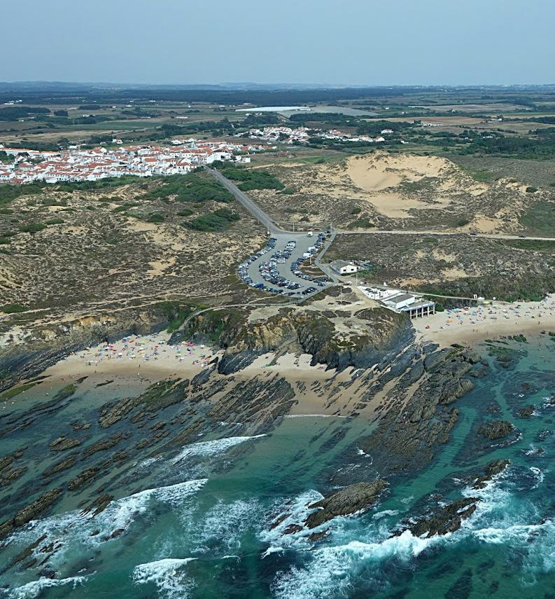 PRAIA DE ALMOGRAVE A 11 Km do Zmar. Segue em direcção a Vila Nova de Milfontes Vira na rotunda em direcção ao Almograve.