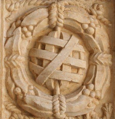 Os motivos mais importantes da arquitectura manuelina são: Símbolos nacionais: A esfera armilar A Cruz da Ordem de