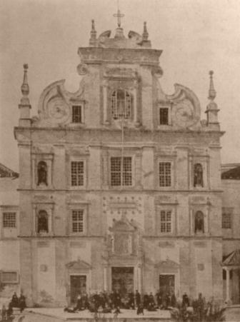 A partir de 1640, inicia-se a transição entre a Arquitetura Chã para o Barroco tardio.