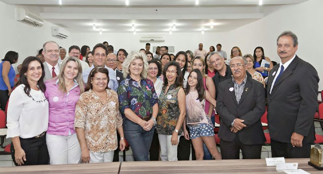 Gestão de Pessoas Palestra de conscientização - Outubro Rosa Uma importante e esclarecedora palestra aconteceu na noite de 27 de outubro, na sede do CRCPE, encerrando o mês dedicado a atividades