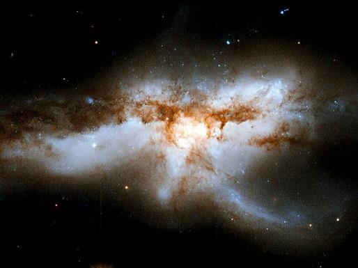 Buracos Negros Binários Em fusões de galáxias grandes é inevitável a formação de um Buraco Negro Supermaciço Binário.