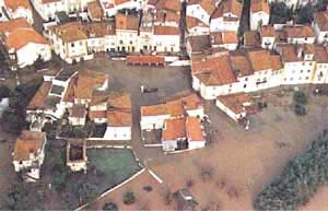 Cheias graves em Portugal 1983 - Novembro Forte pluviosidade, origina cheias violentas na região de Lisboa, Loures e Cascais, que causam a morte de 10 pessoas (mais 9 são dadas como desaparecidas), 1
