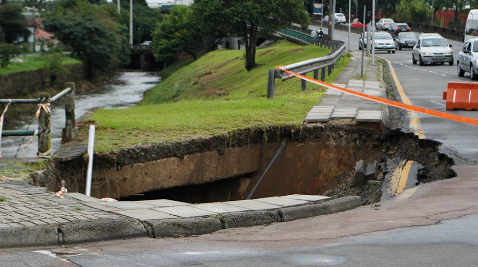 Problemas inerentes à urbanização Drenagem