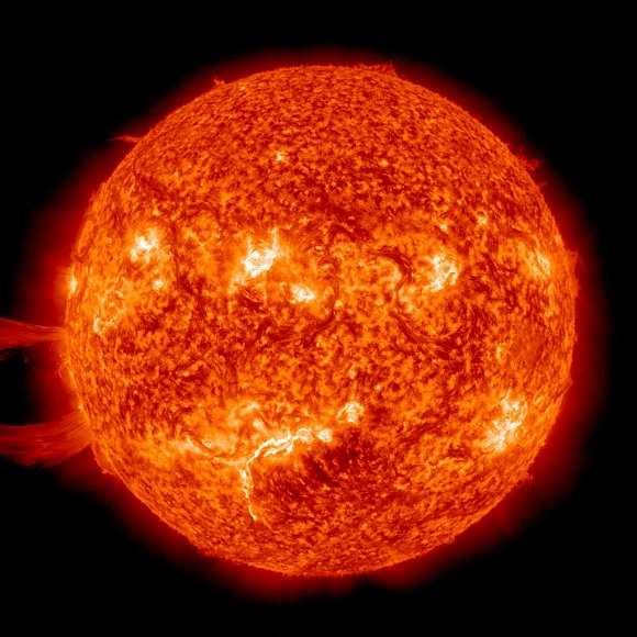 0,40 M <ESTRELAS < 8 M Quando se esgotar o hidrogénio no centro da estrela cessam as reações nucleares e a estrela evolui para o estado de