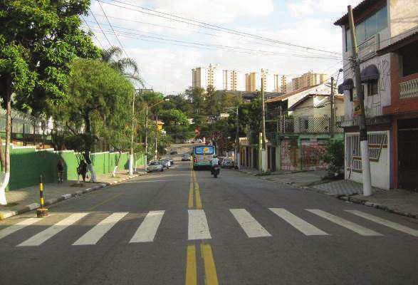fls. 204 Foto: Vista parcial da Rua Justino Alves Batista, no trecho onde se localiza o Conjunto Residencial Jardins de