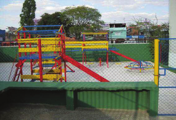 fls. 215 Foto n 04: Vista geral do playground.