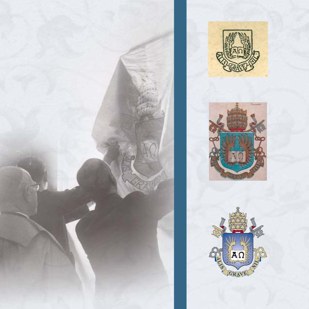 Primeiro brasão das Faculdades Católicas. c.1945. Símbolo da Universidade a partir de 1947, quando recebeu o título de Pontifícia.