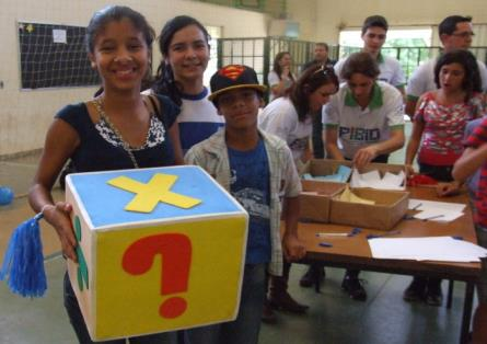 disciplina. Para isto, foi aplicado um questionário para os cinquenta e três alunos do 6º e 7º anos da escola estadual.