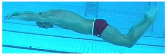 Figura 2. Nadador executando a braçada subaquática (adaptado de HALJAND, 2002a). MAGLISCHO (1993) refere que o deslize deve ser executado até os nadadores atingirem a sua velocidade de nado.