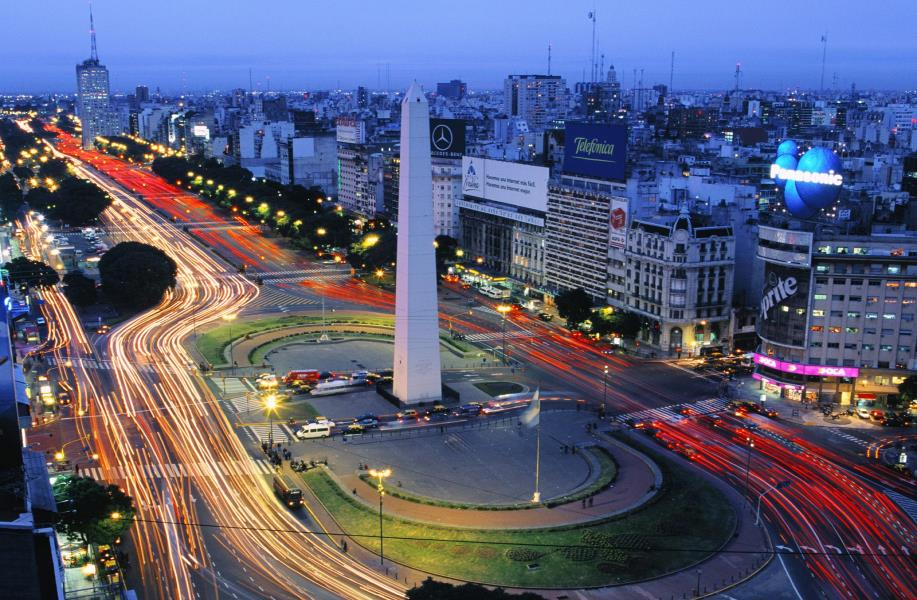 PASSEIOS RECOMENDADOS / MVD Passeio panorâmico em Montevidéu; Passa pelo mercado do porto; depois seguimos para o centro, Catedral, Plaza da Independência, Teatro Solis, Palácio Legislativo,