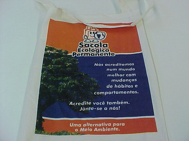 SINDIPAN JOINVILLE (SC) Sacola Reutilizável Foco na conscientização da população para reduzir o consumo de sacolas plásticas; No início foram produzidas sacolas de papelão e, posteriormente, foram