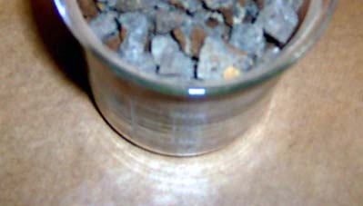 2.5 Análise do extrato solubilizado dos resíduos encapsulados em matrizes cimentícias Inicialmente uma amostra do concreto produzido com o compósito foi coletada e triturada até que suas partículas
