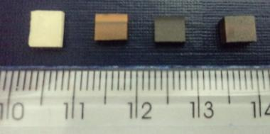 Intensidade Intensidade (a) (b) Figura 38. Fotografias das amostras sinterizadas por SPS cortadas. (a) Após primeiro corte e (b) amostras cortadas para caracterização.