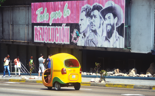 Revolução, turismo e religião constituem um impressionante caldo cultural que pode ser percebido em qualquer canto de Havana.