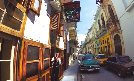 A musicalidade e a dança estão nas veias de Havana e refletem uma atmosfera de época.