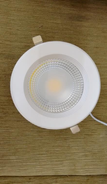 DOWNLIGHTS DE EMBUTIR Potências: 5, 10, 15, 20, 30 e 50w (COB) 3, 5, 7, 9, 12, 15 e 18 (Superled). Côres: Branco quente e branco frio Lúmens: 400, 800, 1.