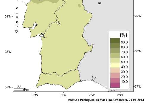 2.6 Água no solo Na Figura 7 apresentam-se os valores em percentagem de água no solo, em relação à capacidade de água utilizável pelas plantas, em abril de 2013.