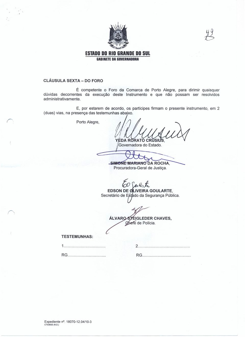 E, por estarem de acordo, os partícipes firmam o presente instrumento, em 2 (duas) vias, na presença das testemunhas abaixo. Porto Alegre. ti /. 11l'~ li!