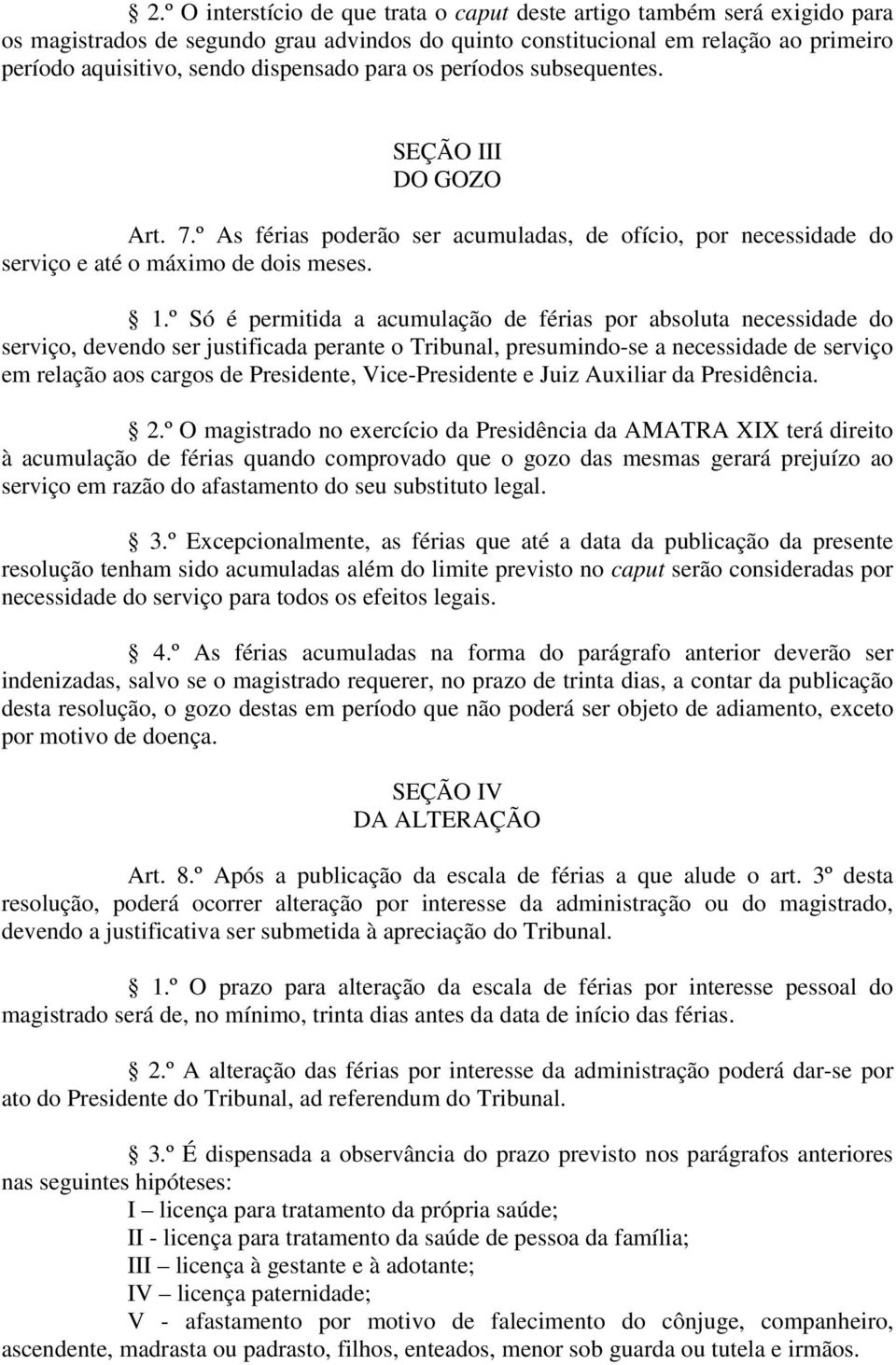 º Só é permitida a acumulação de férias por absoluta necessidade do serviço, devendo ser justificada perante o Tribunal, presumindo-se a necessidade de serviço em relação aos cargos de Presidente,