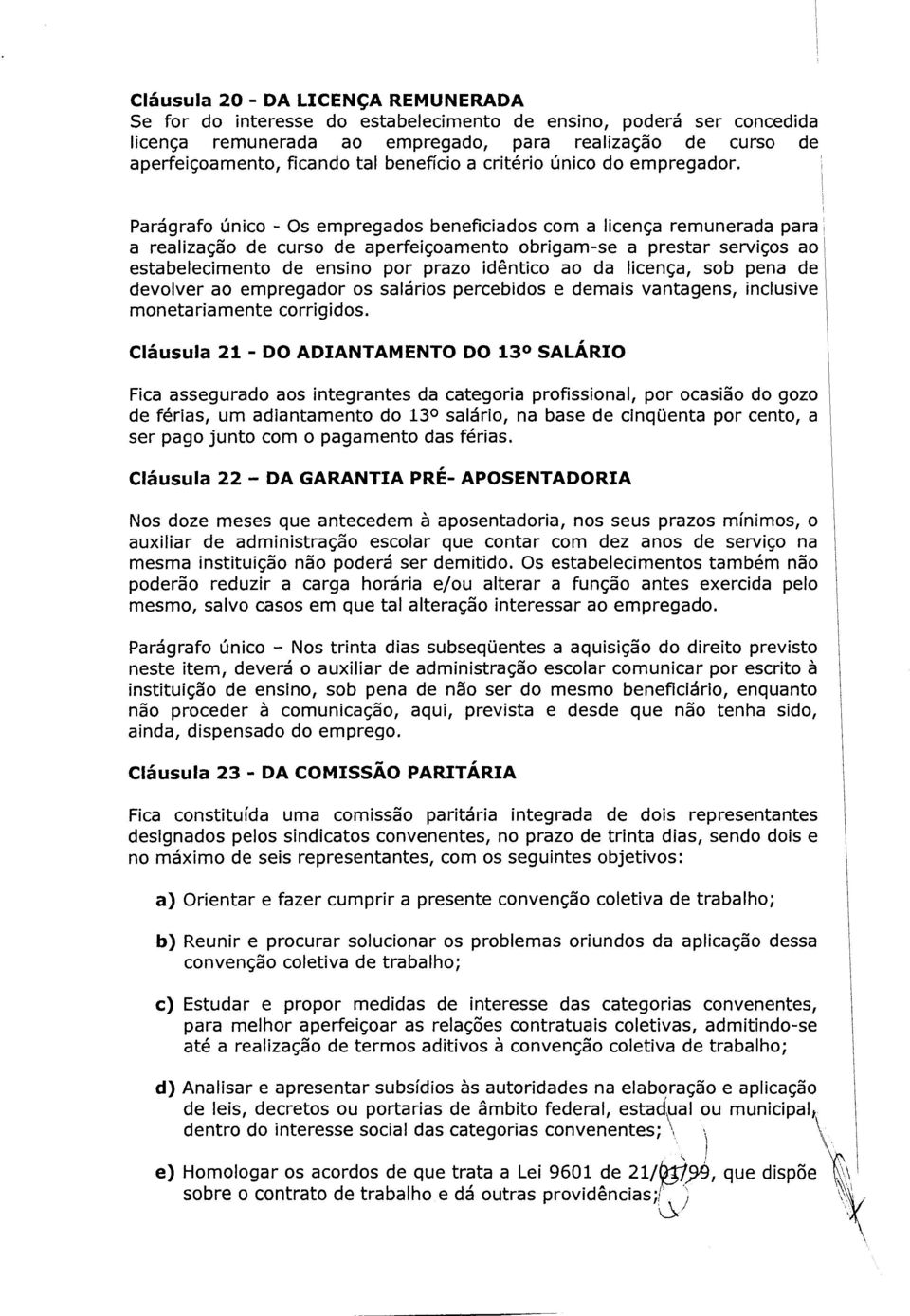 Parágrafo único - Os empregados beneficiados com a licença remunerada para a realização de curso de aperfeiçoamento obrigam-se a prestar serviços ao ; estabelecimento de ensino por prazo idêntico ao