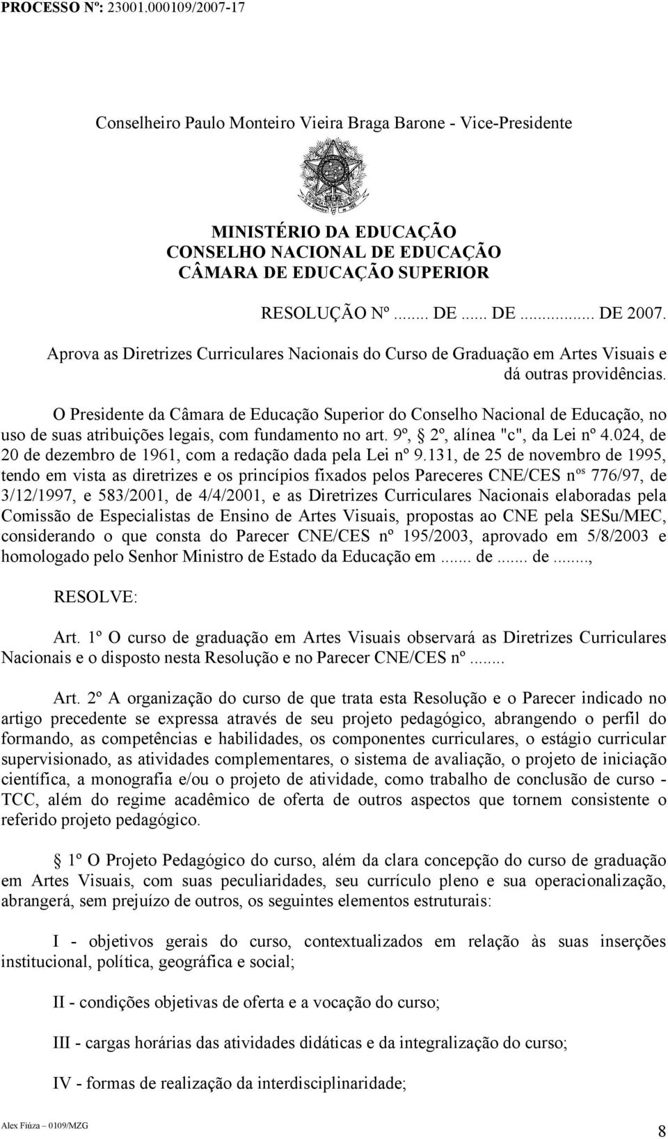 O Presidente da Câmara de Educação Superior do Conselho Nacional de Educação, no uso de suas atribuições legais, com fundamento no art. 9º, 2º, alínea "c", da Lei nº 4.