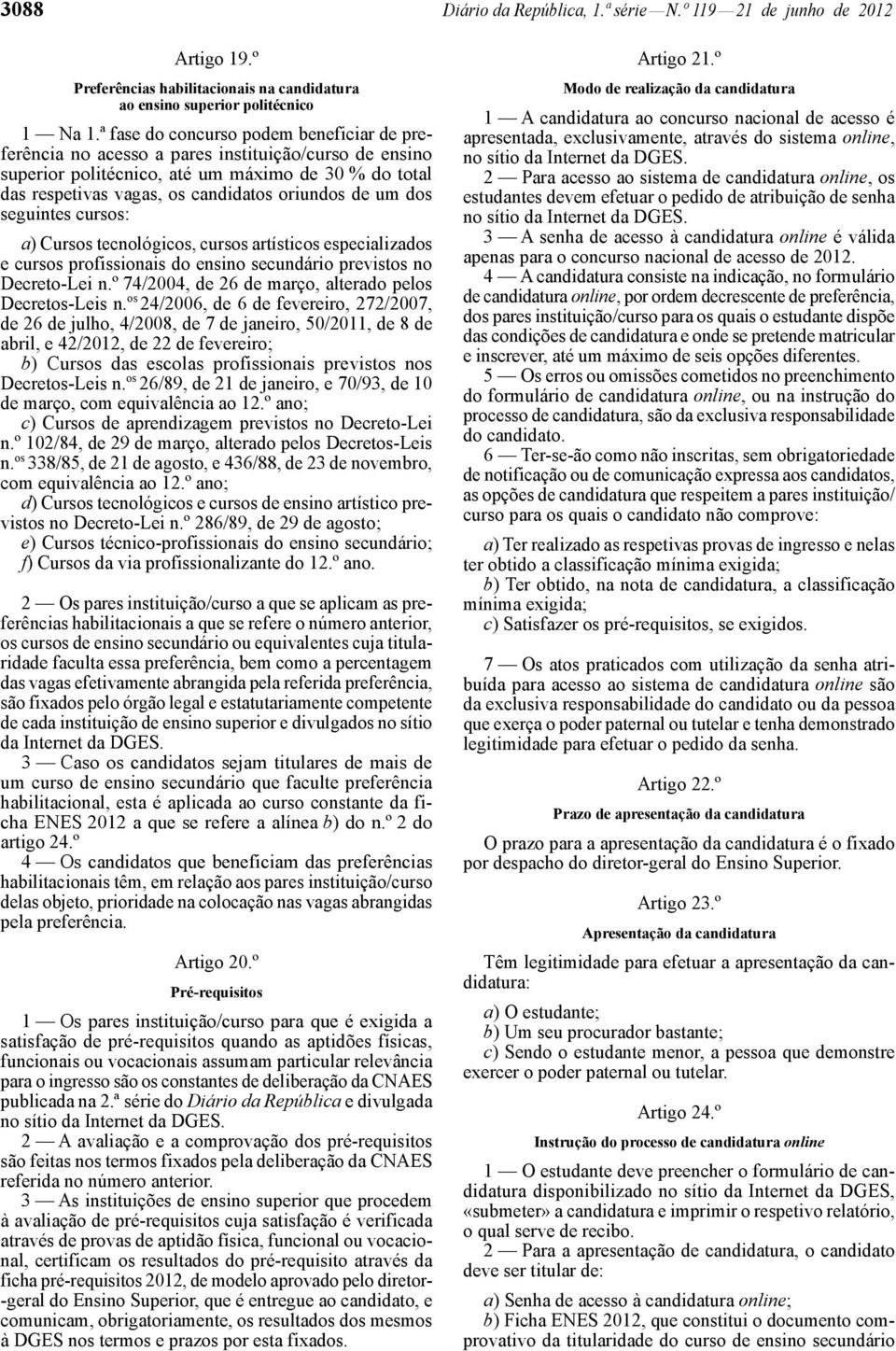 um dos seguintes cursos: a) Cursos tecnológicos, cursos artísticos especializados e cursos profissionais do ensino secundário previstos no Decreto -Lei n.