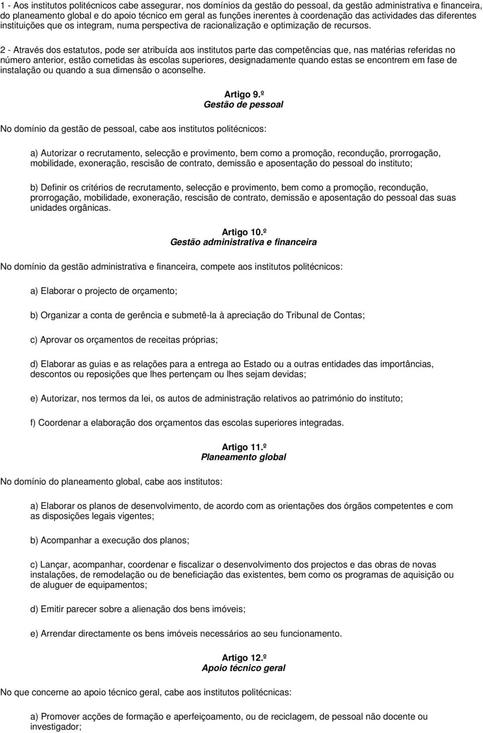 2 - Através dos estatutos, pode ser atribuída aos institutos parte das competências que, nas matérias referidas no número anterior, estão cometidas às escolas superiores, designadamente quando estas