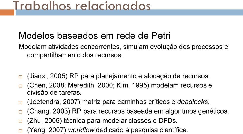 (Chen, 2008; Meredith, 2000; Kim, 1995) modelam recursos e divisão de tarefas.