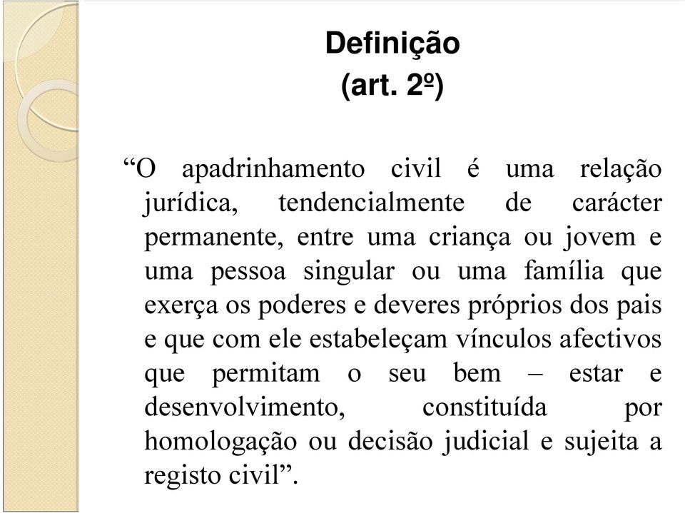 uma criança ou jovem e uma pessoa singular ou uma família que exerça os poderes e deveres