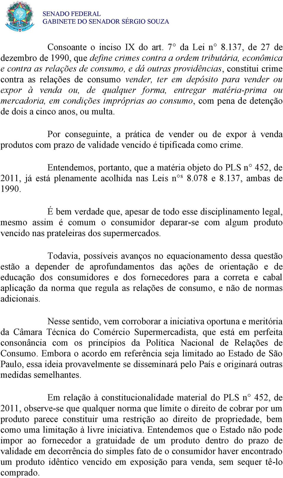 ter em depósito para vender ou expor à venda ou, de qualquer forma, entregar matéria-prima ou mercadoria, em condições impróprias ao consumo, com pena de detenção de dois a cinco anos, ou multa.