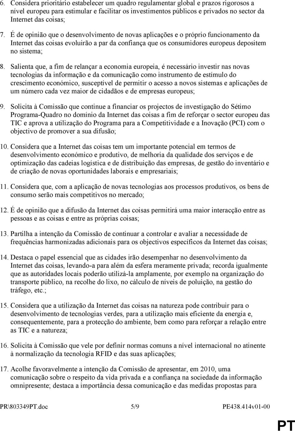 Salienta que, a fim de relançar a economia europeia, é necessário investir nas novas tecnologias da informação e da comunicação como instrumento de estímulo do crescimento económico, susceptível de