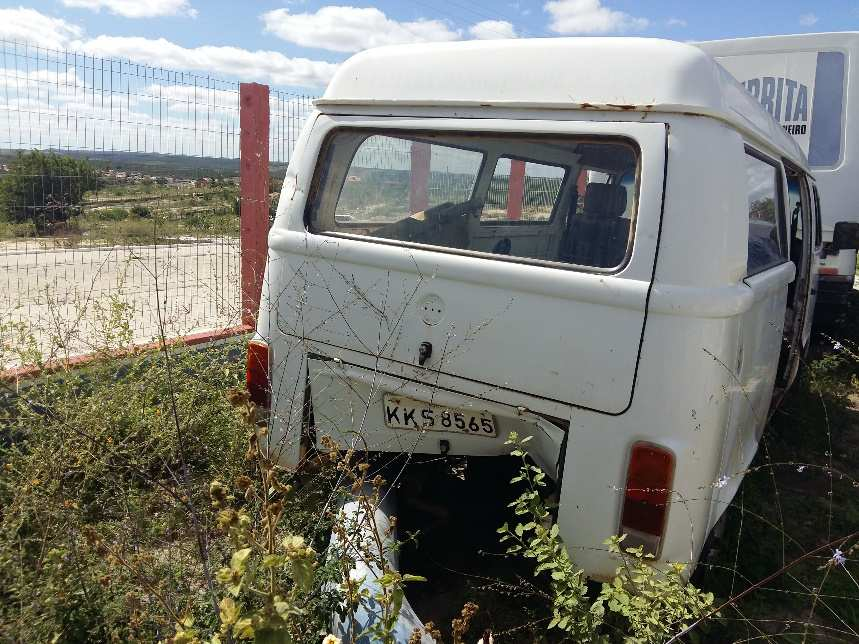 LOTE 03 DEBITOS DETRAN LANCE INICIAL 03 SUCATA V/W KOMBI, GASOLINA,COR BRANCA, ANO R$ 192,85 R$ 500,00 2001,PLACA KKS 8565, CHASSI