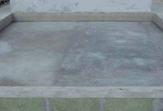 252 PROBLEMA Impermeabilização de terraços e varandas com membranas pré- -fabricadas antes da colagem de cerâmica ou pedra QUESTÕES RELACIONADAS Colagem de cerâmica em varandas ou terraços p.