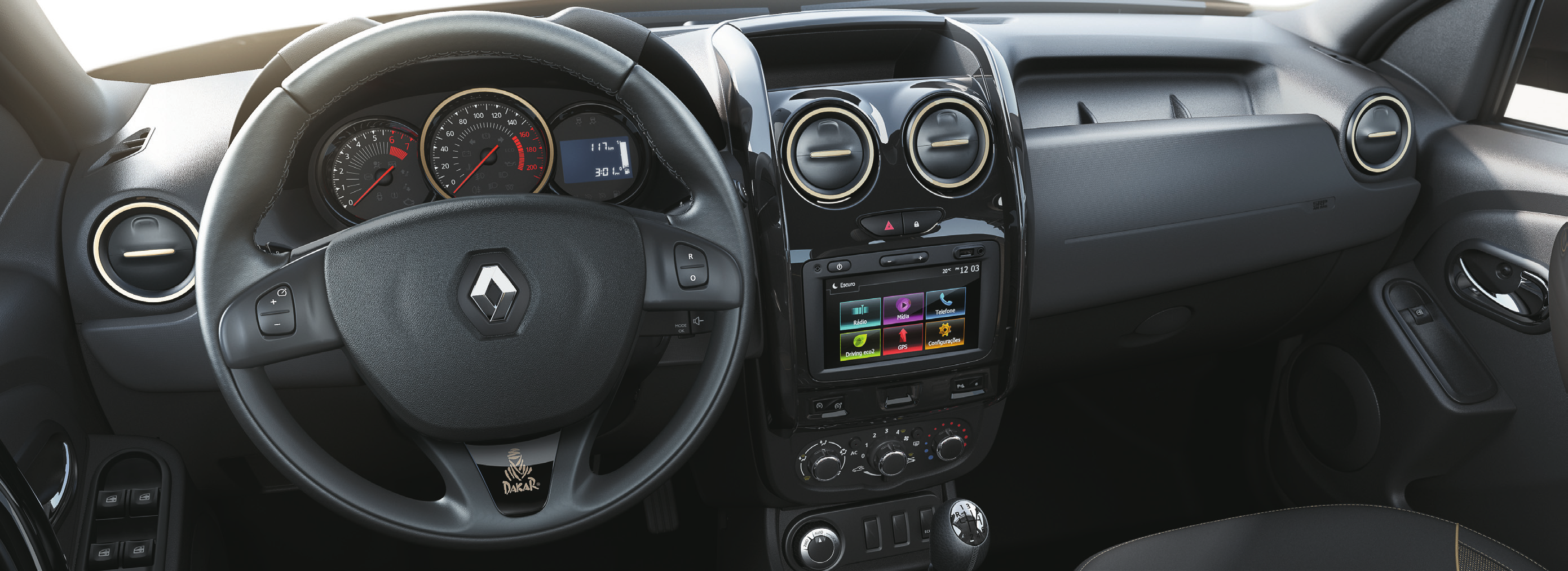 Conforto e tecnologia para ultrapassar obstáculos Gostar de aventura não significa abrir mão do conforto. Por isso, o interior do Renault Duster Dakar oferece espaço de sobra para até 5 adultos.