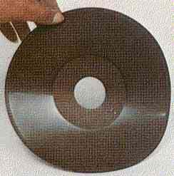 1971: DISCOS FLEXÍVEIS (FLOPPY DISKS) O primeiro disco magnético flexível, ou «diskette», da indústria, foi apresentado pela IBM em 1971.