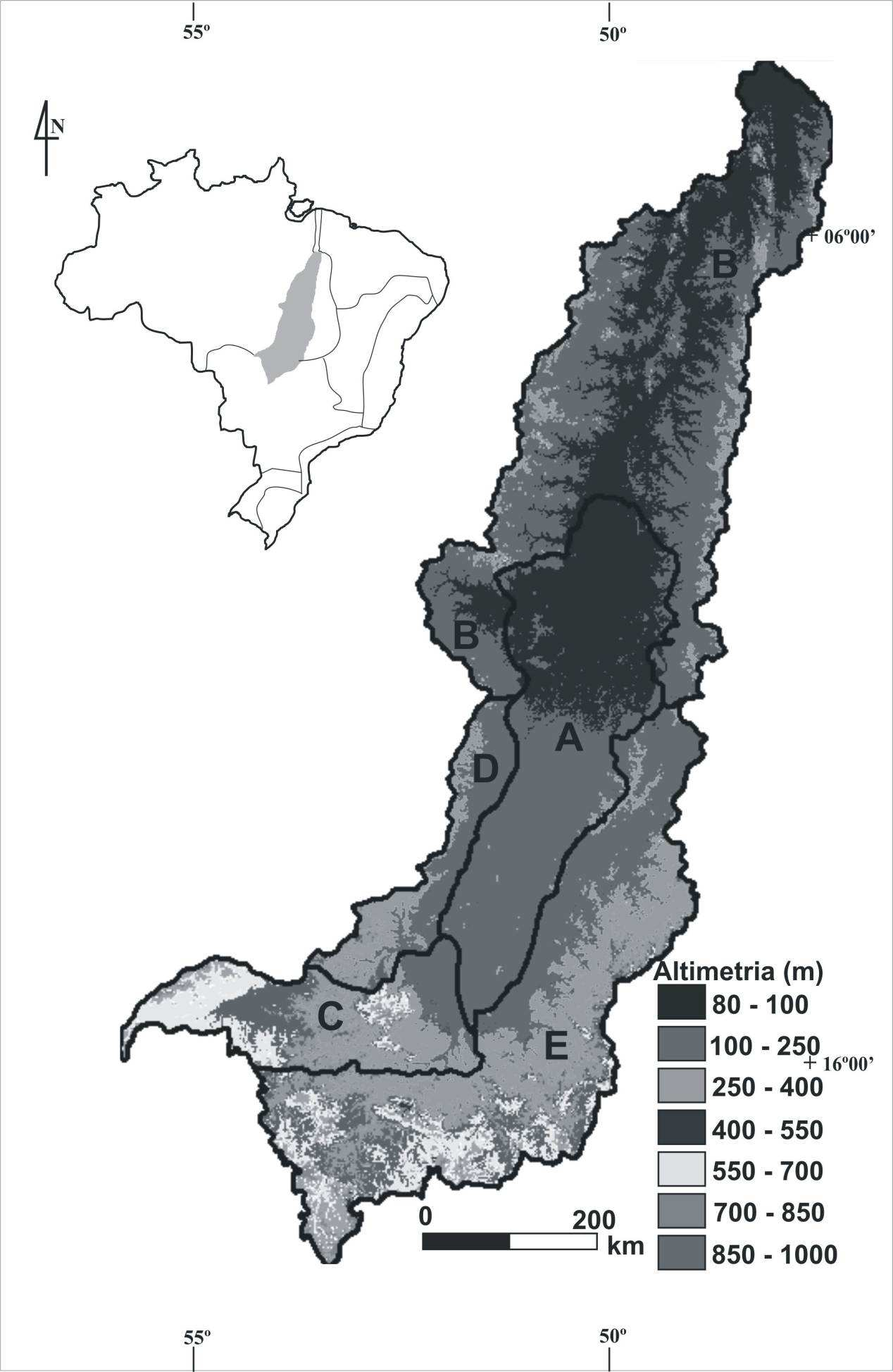 25 banhada pelo Araguaia é caracterizada por grandes áreas pantanosas, configurada e denominada de planície do Bananal, com aproximadamente 80 km de largura e 350 km de comprimento.