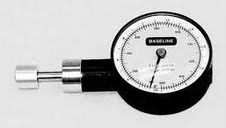 Métodos 25 Uso de analgésico. O algômetro de Fisher é um equipamento que mede a força aplicada (dinamômetro), varia de um a dez quilos.